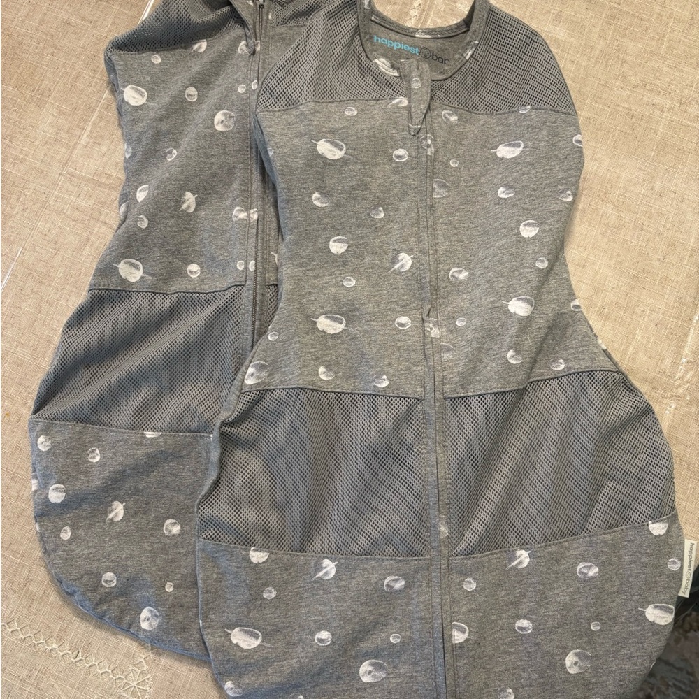 Happiest Baby Swaddle Size Small Velcro and Zip Closure with Mesh